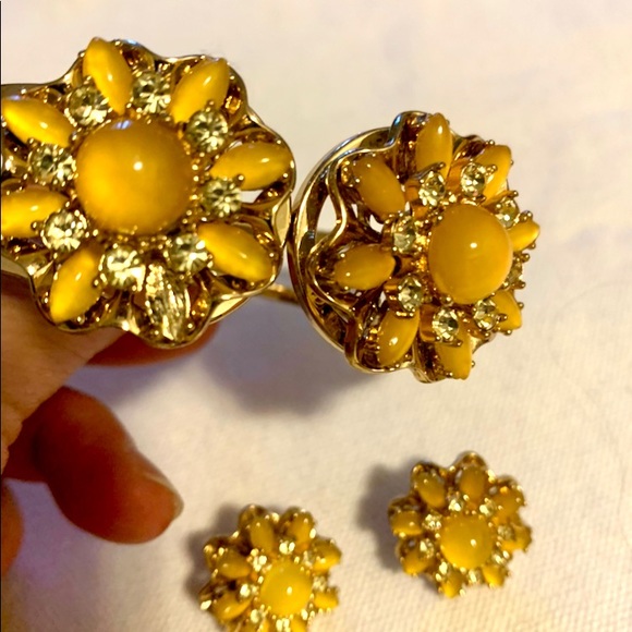 BR Floral set clasp bracelet and earrings - Picture 3 of 16